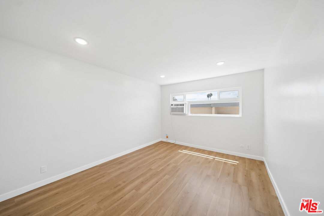 1039 Harper Ave Unit: 9