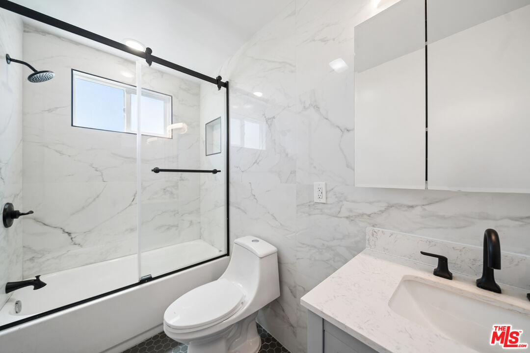 1039 Harper Ave Unit: 9