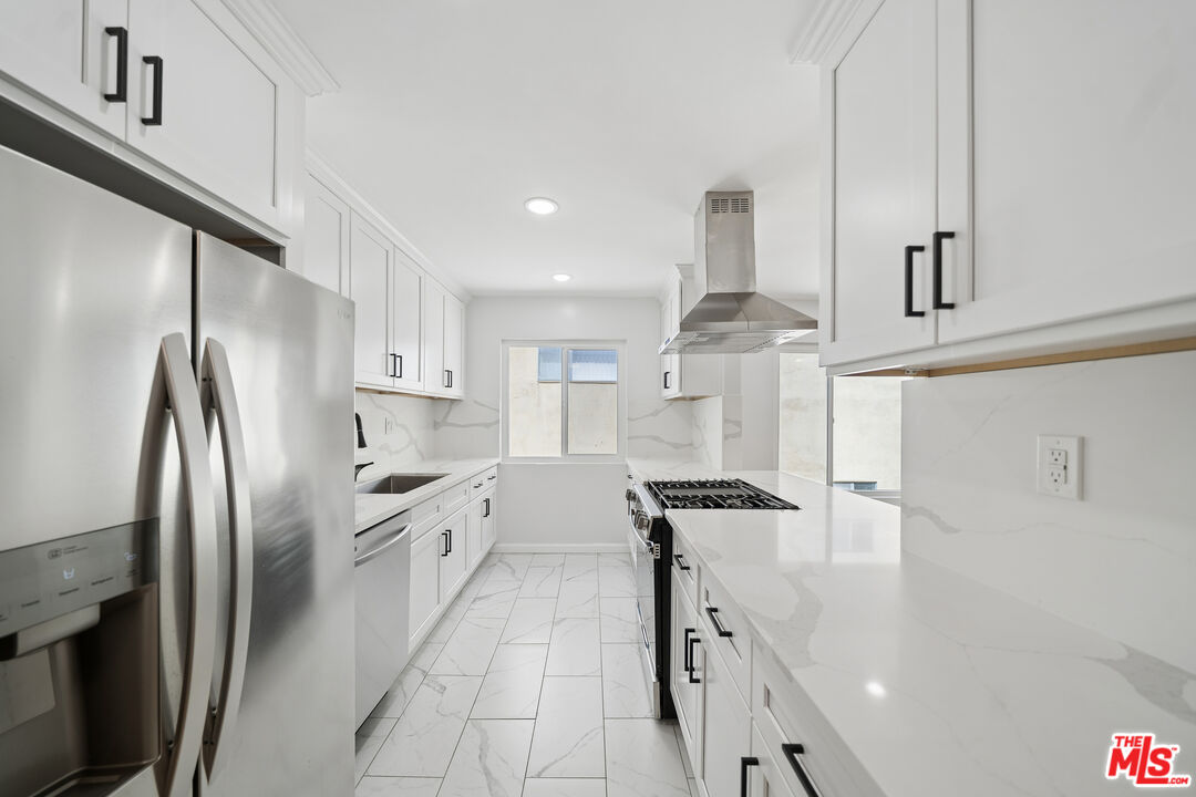 1039 Harper Ave Unit: 9