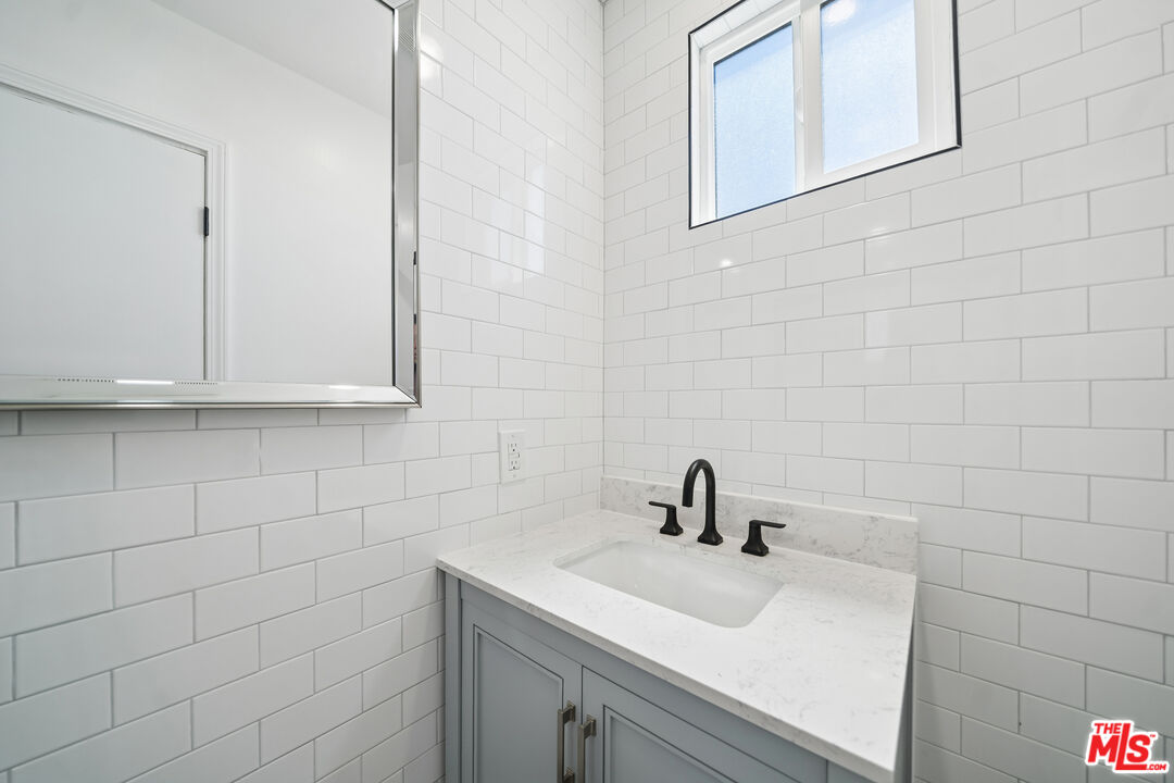 1039 Harper Ave Unit: 9