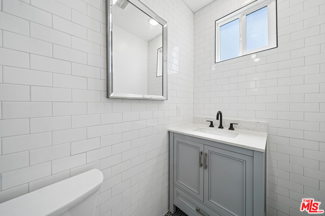 1039 Harper Ave Unit: 9