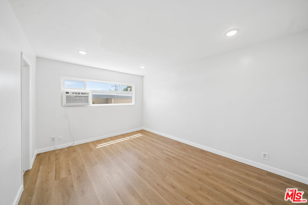 1039 Harper Ave Unit: 9