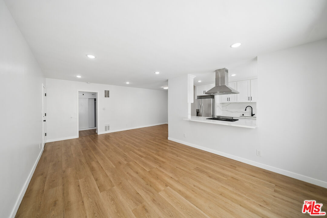 1039 Harper Ave Unit: 9