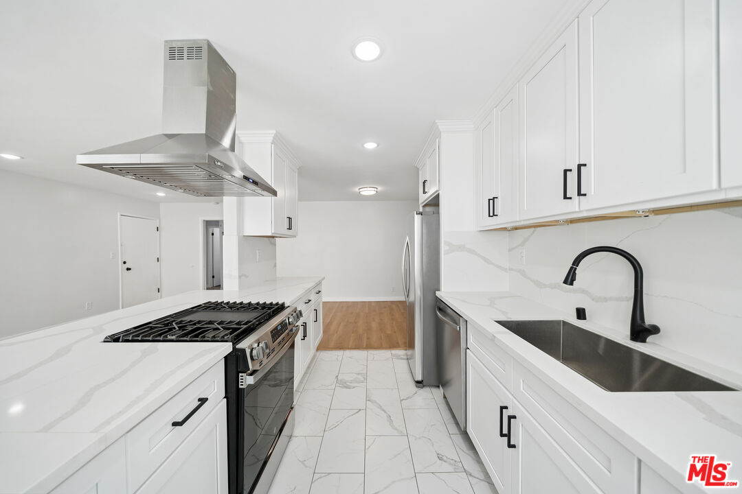 1039 Harper Ave Unit: 9