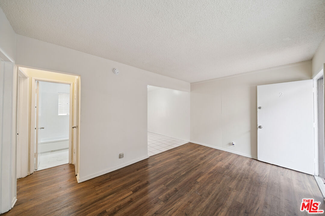 8633 Denver Ave Unit: 3