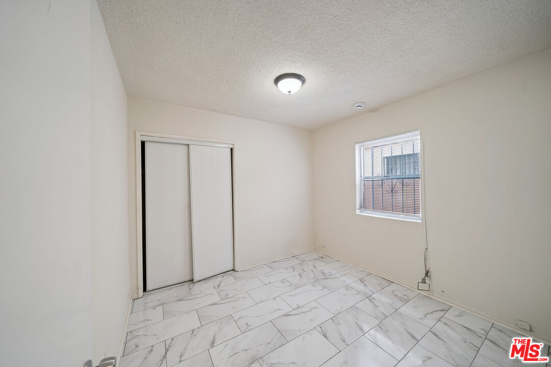 8633 Denver Ave Unit: 3