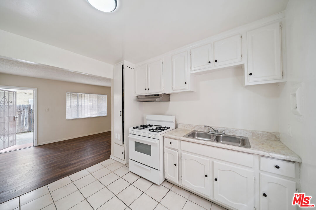 8633 Denver Ave Unit: 3