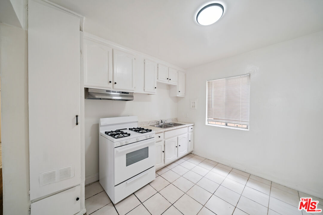8633 Denver Ave Unit: 3