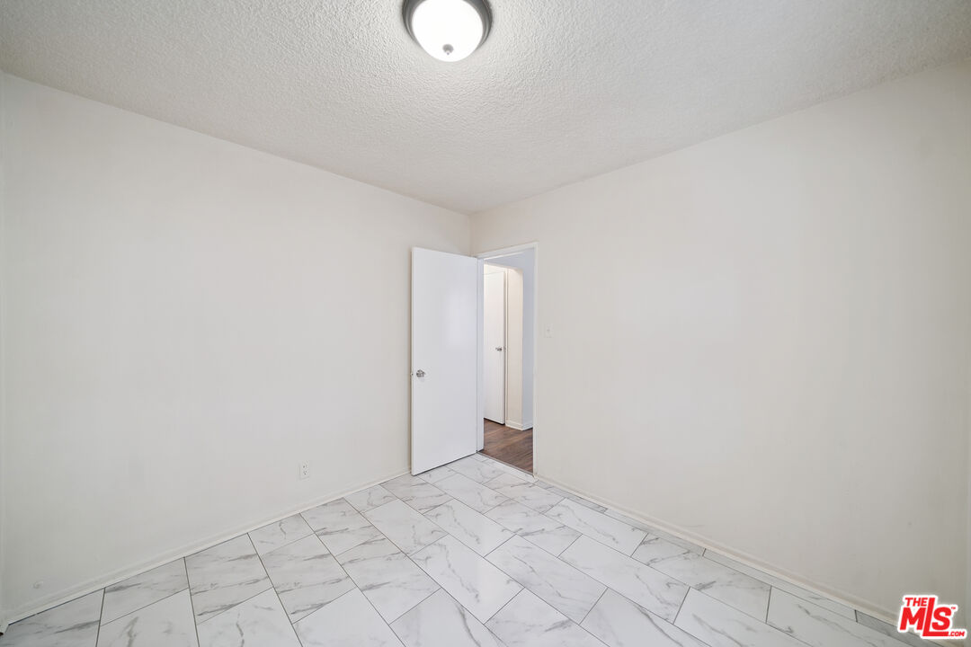 8633 Denver Ave Unit: 3