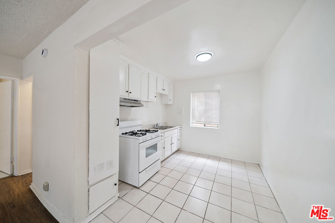 8633 Denver Ave Unit: 3