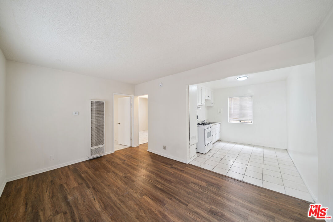 8633 Denver Ave Unit: 3