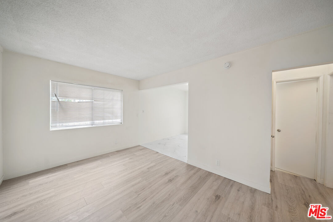 8633 Denver Ave Unit: 5