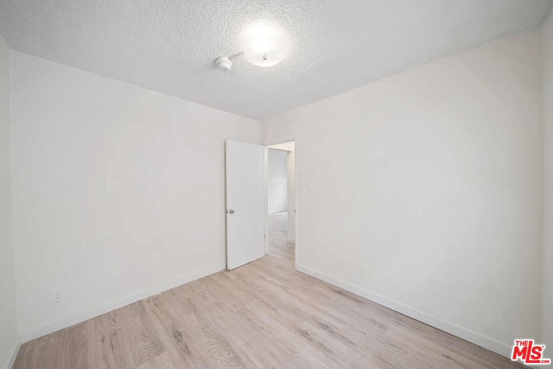 8633 Denver Ave Unit: 5