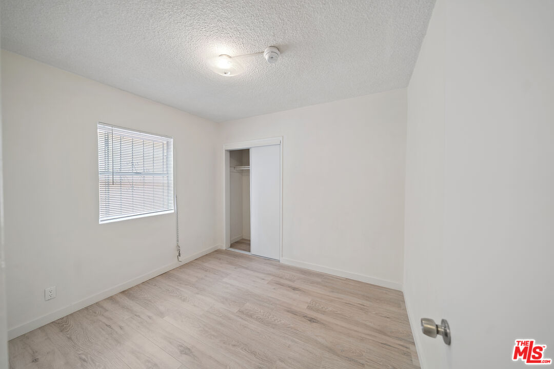 8633 Denver Ave Unit: 5