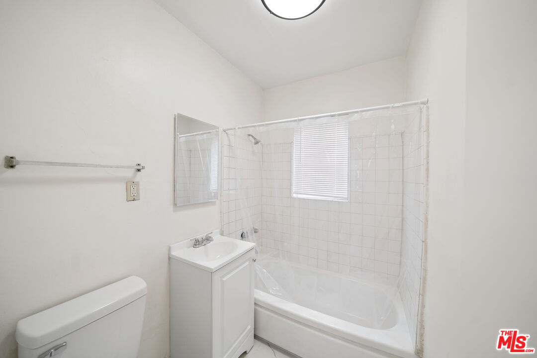 8633 Denver Ave Unit: 5