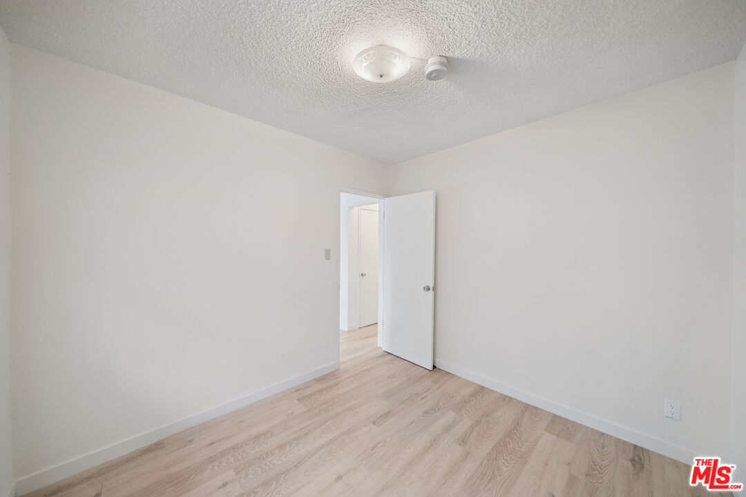 8633 Denver Ave Unit: 5