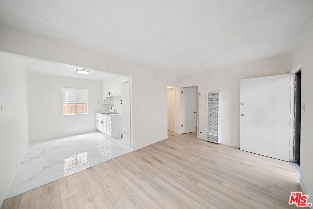 8633 Denver Ave Unit: 5