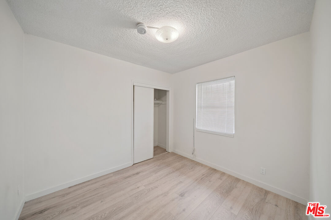 8633 Denver Ave Unit: 5