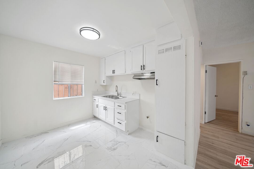 8633 Denver Ave Unit: 5