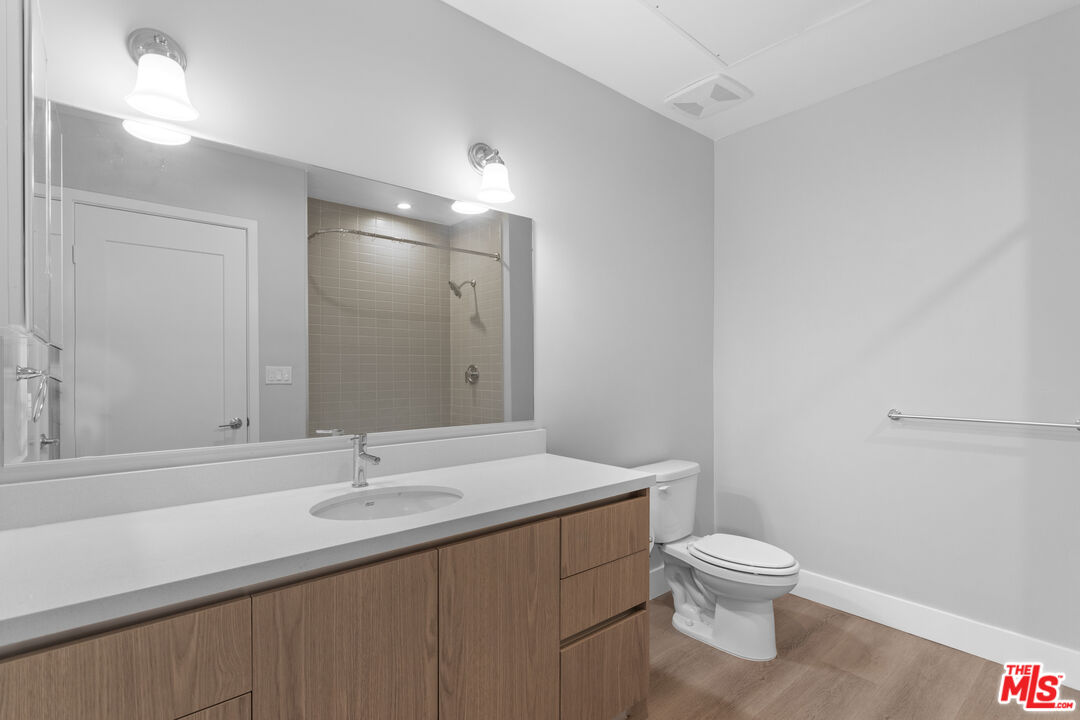 1223 N Hayworth Ave Unit: 3