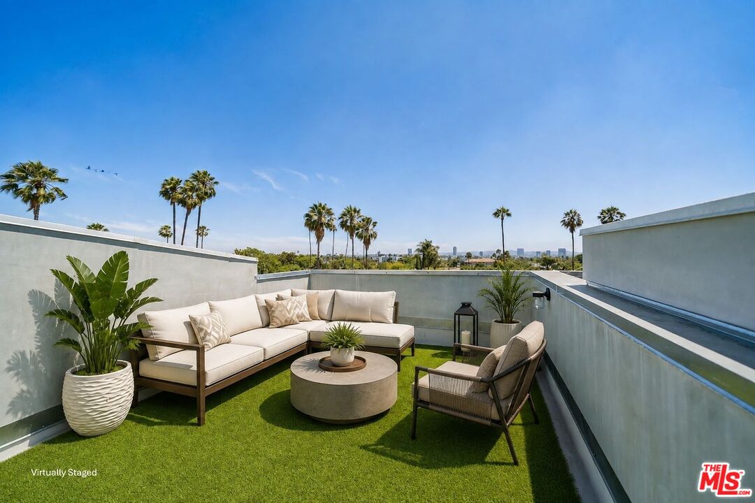 1223 N Hayworth Ave Unit: 10