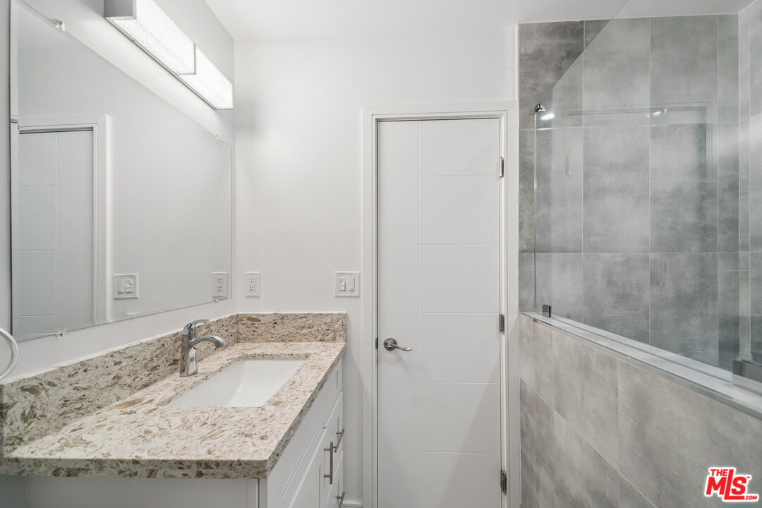 5341 Vantage Ave Unit: 3