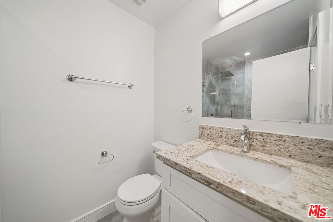 5341 Vantage Ave Unit: 3