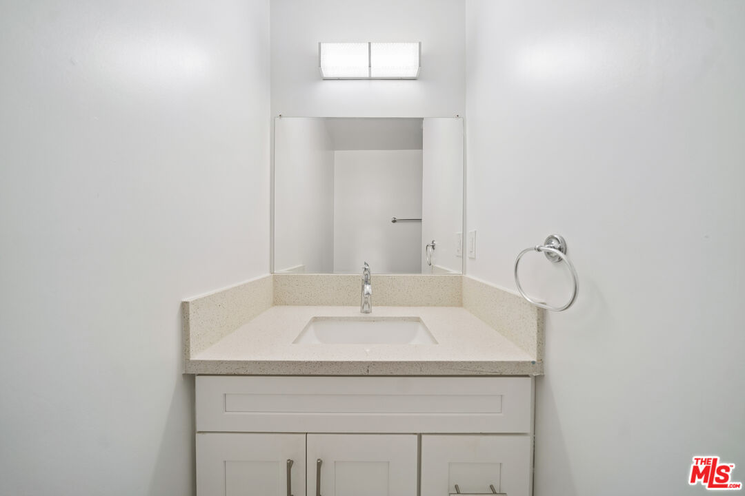 5341 Vantage Ave Unit: 3