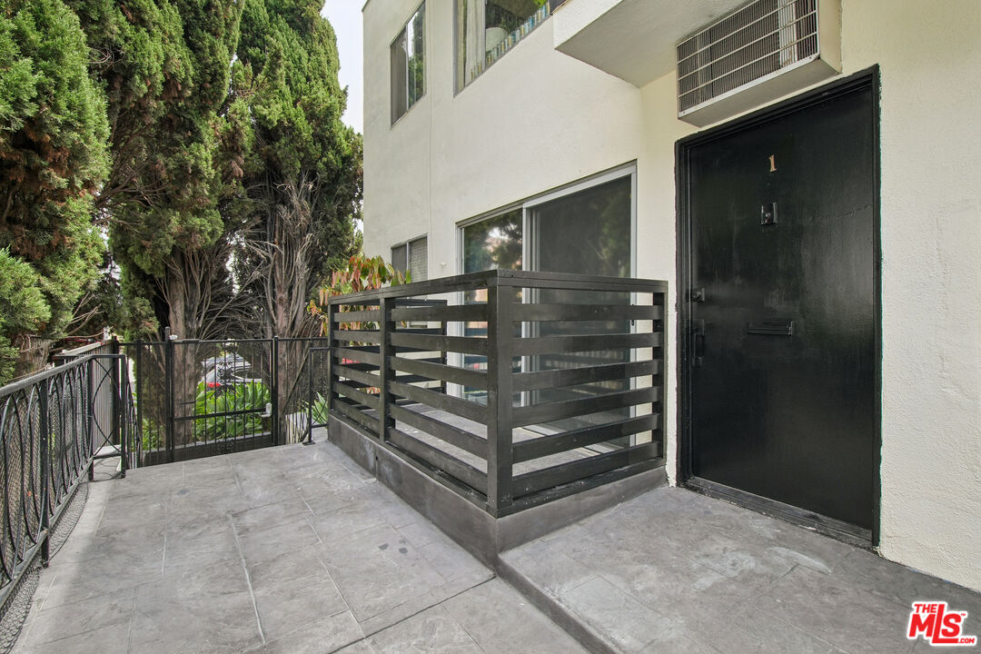 807 N Alfred St Unit: 1