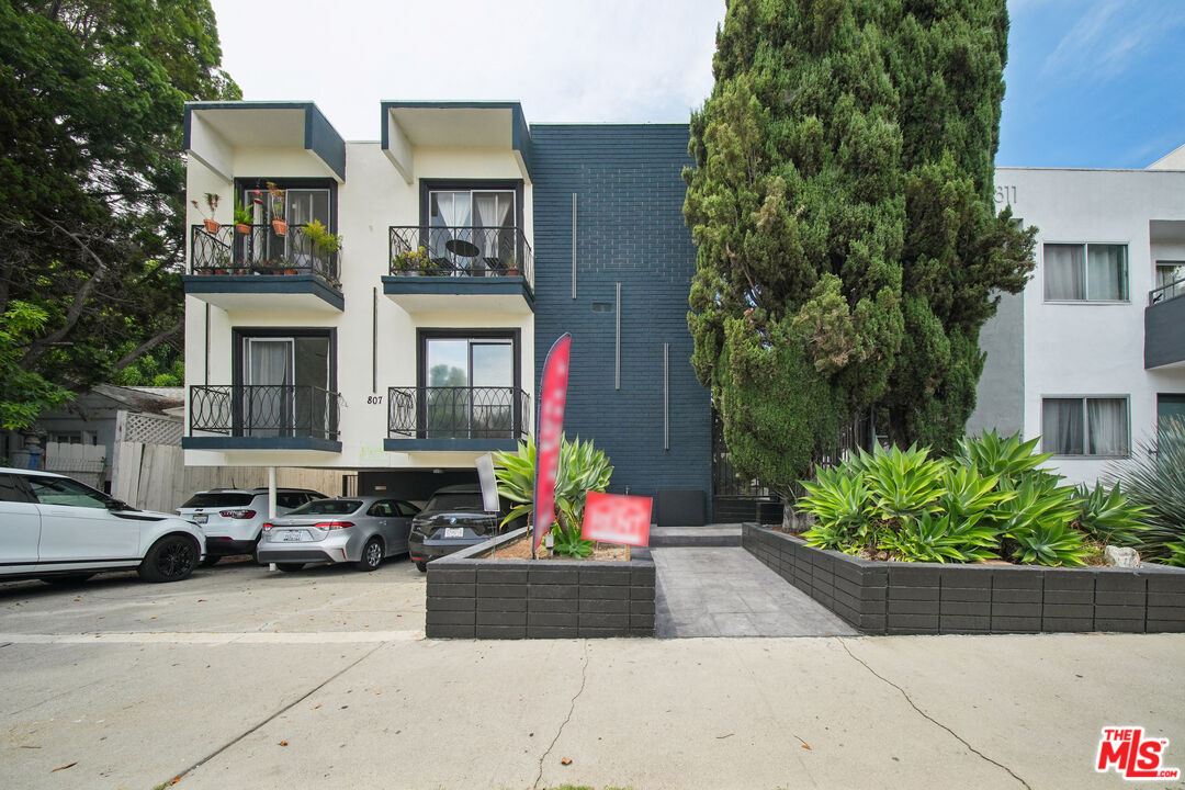 807 N Alfred St Unit: 1