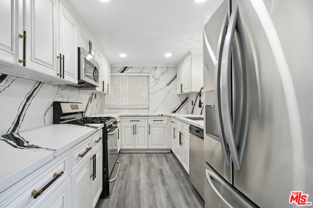807 N Alfred St Unit: 1