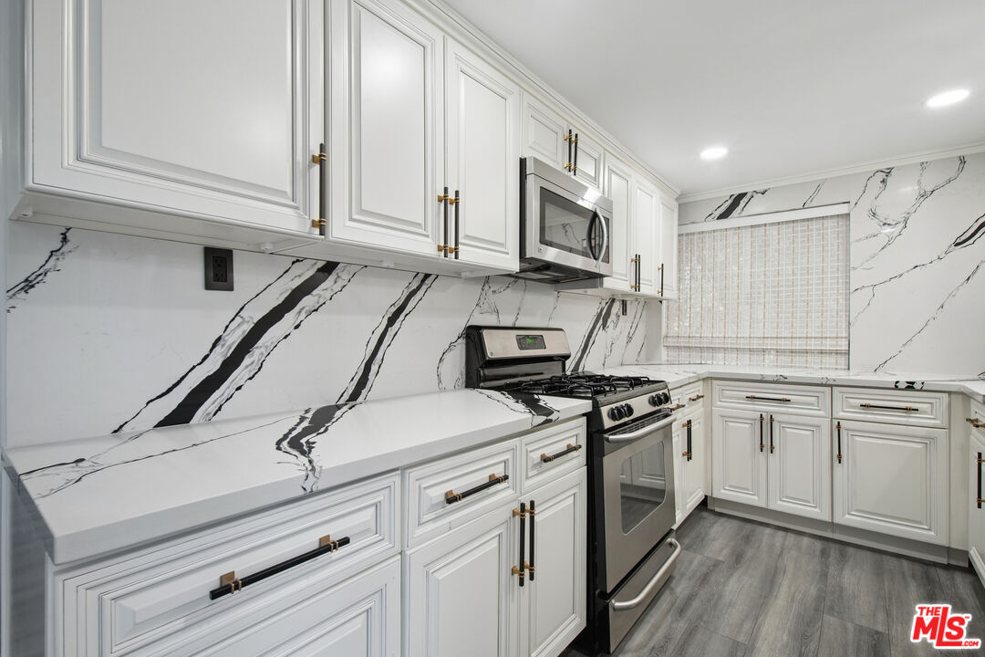 807 N Alfred St Unit: 1