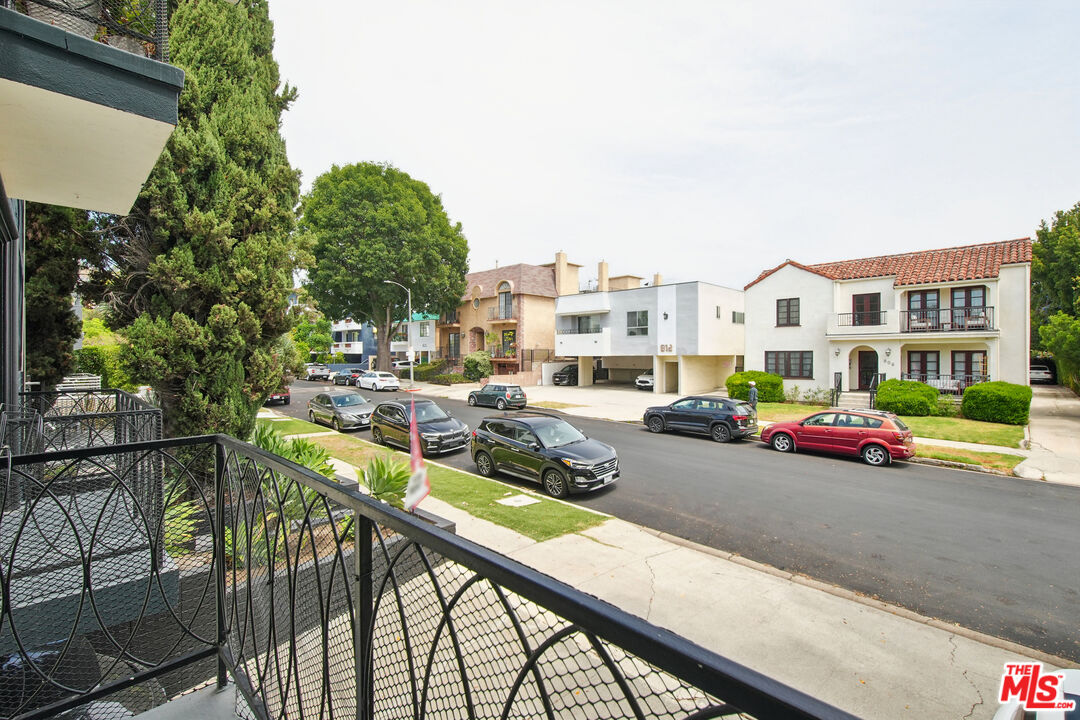 807 N Alfred St Unit: 1