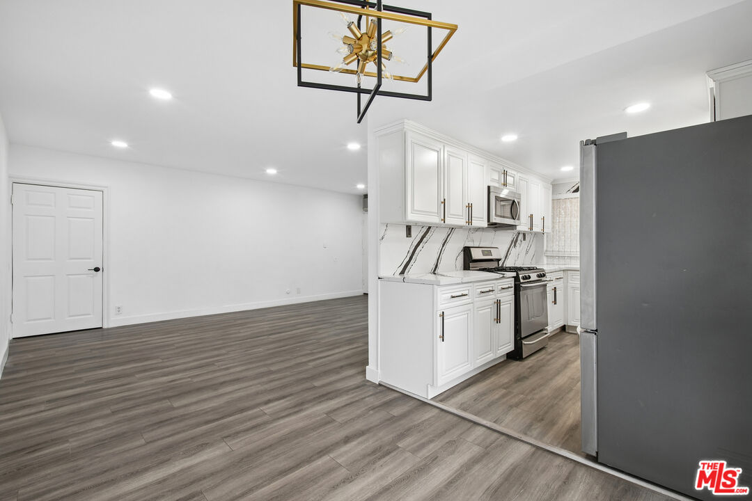 807 N Alfred St Unit: 1