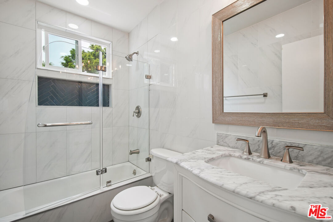 807 N Alfred St Unit: 1