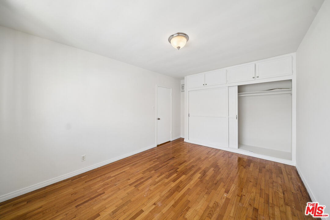 1206 N Hayworth Ave Unit: 11