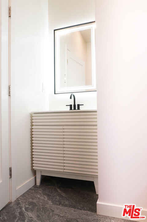 1515 S Hayworth Ave Unit: 6