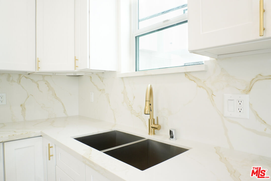 1515 S Hayworth Ave Unit: 6