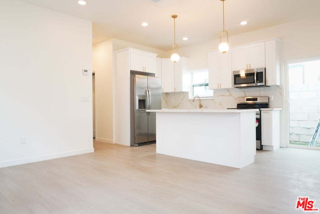1515 S Hayworth Ave Unit: 6
