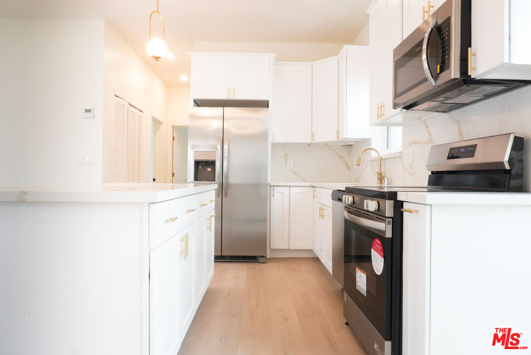 1515 S Hayworth Ave Unit: 6