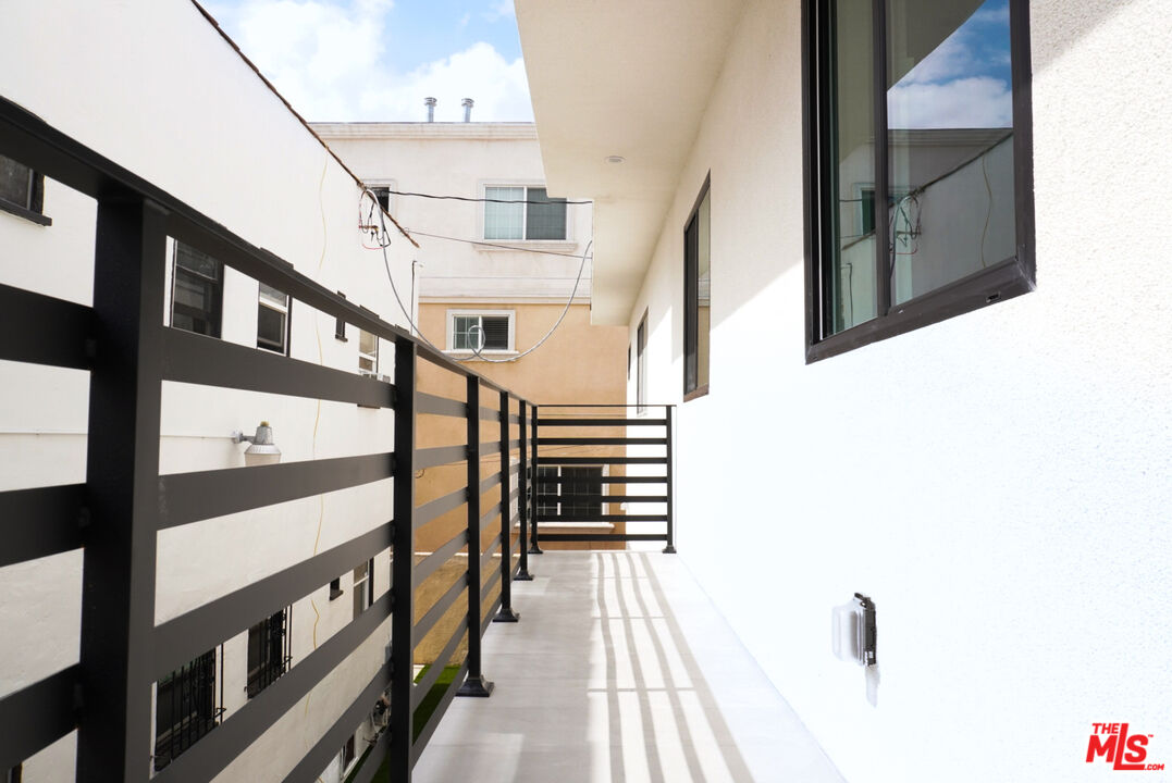 1515 S Hayworth Ave Unit: 6