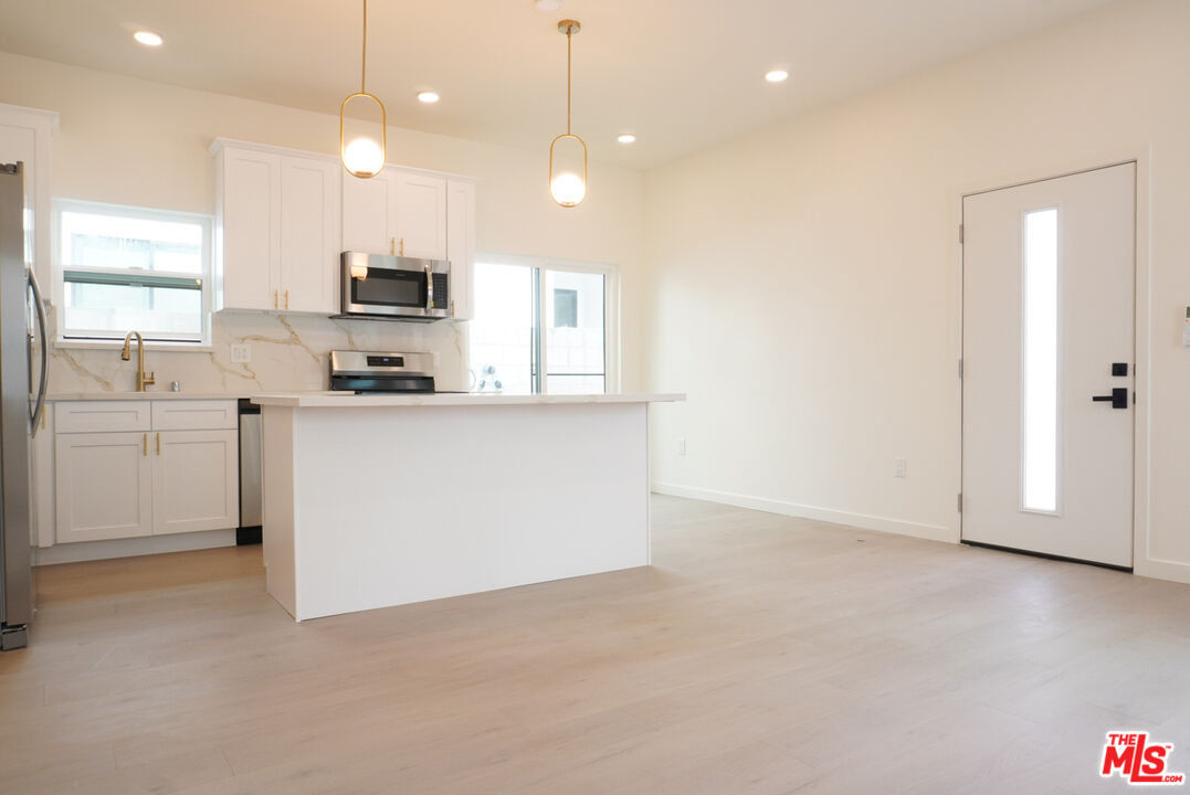 1515 S Hayworth Ave Unit: 6