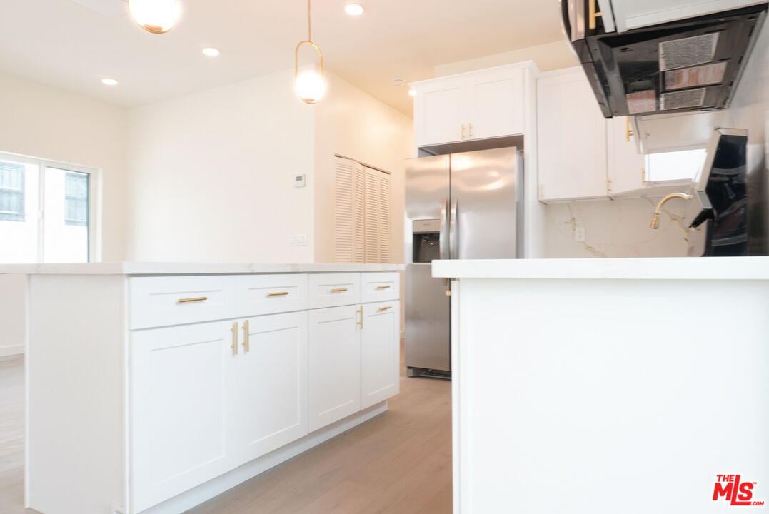 1515 S Hayworth Ave Unit: 6
