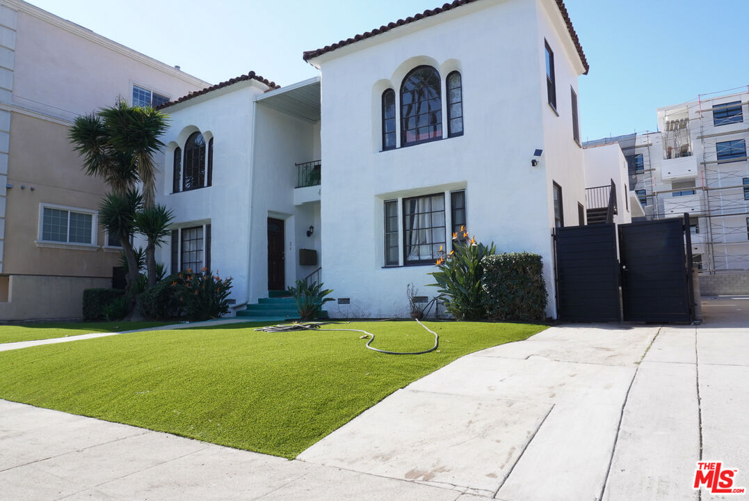 1515 S Hayworth Ave Unit: 6