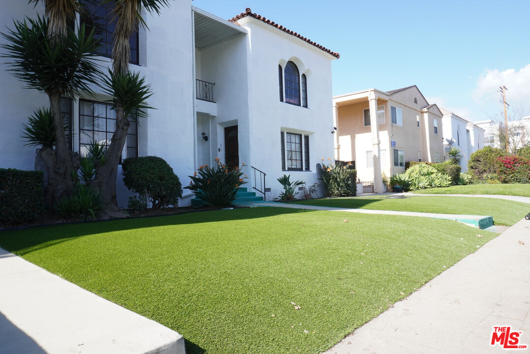 1515 S Hayworth Ave Unit: 6