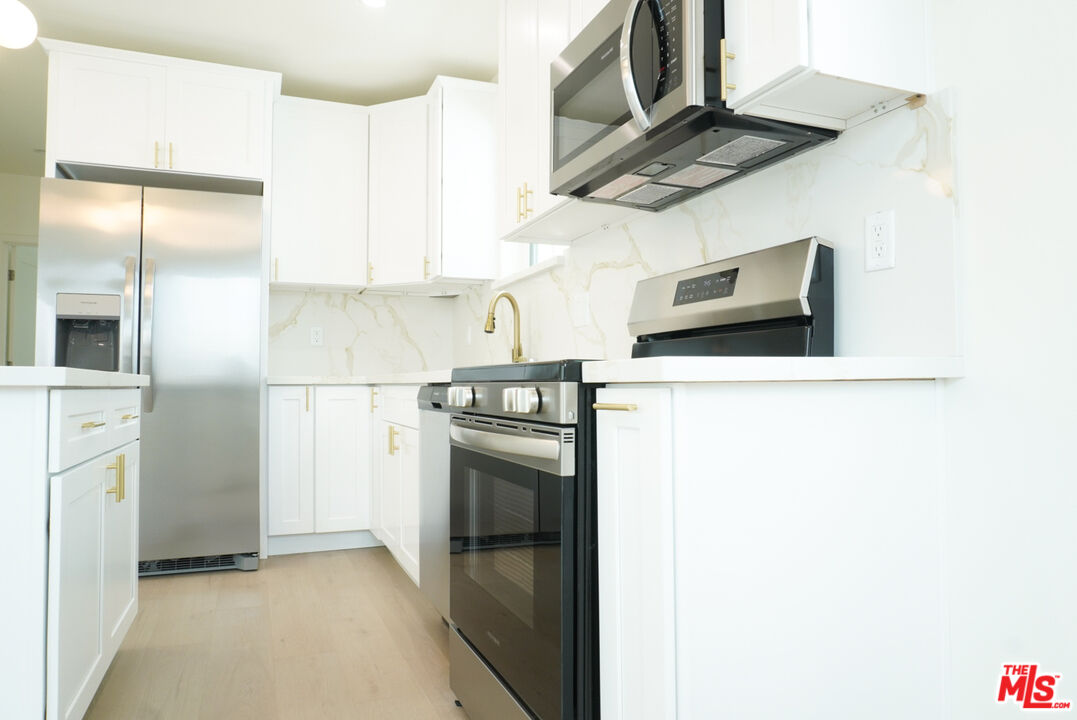 1515 S Hayworth Ave Unit: 6
