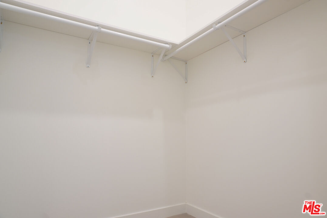 1515 S Hayworth Ave Unit: 6