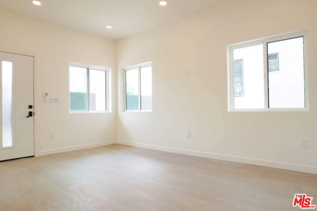 1515 S Hayworth Ave Unit: 6
