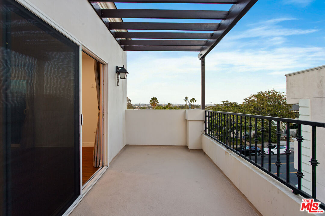 1529 S Beverly Dr Unit: 5