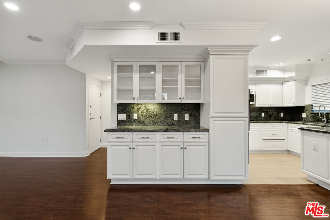 1529 S Beverly Dr Unit: 5